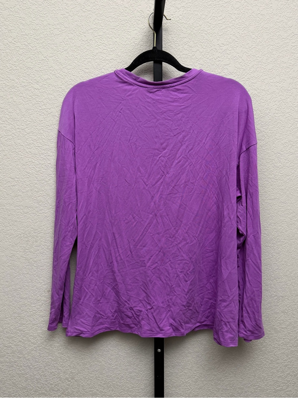 Time & Tru Women’s Long Sleeve Ruched Hem Top - Purple - Picture 3 of 4